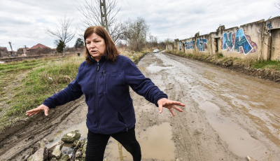Ce spune Primăria în cazul femeii cu dosar penal pentru că ”a parcat în curte”
