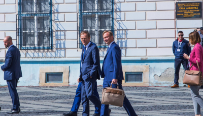 FOTO Times New Roman, despre „adevărata Declarație de la Sibiu”: Juncker a cerut 4 mici, Orban - o porție de gulaș