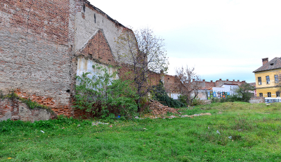 Dezbatere publică pentru un oraș mai frumos. Primăria propune supraimpozitarea cu 500% a terenurilor neîngrijite