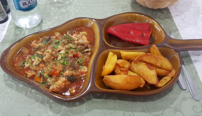 Restaurant la margine de drum. Ca acasă, adică mult, nu-i totdeauna îndeajuns, dar e un început