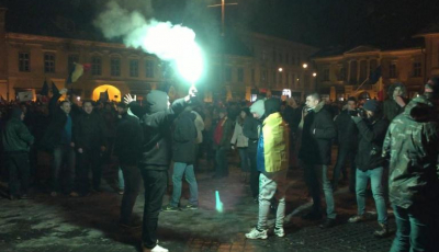VIDEO Tânărul care a aprins torța la protest a fost amendat cu 200 de lei