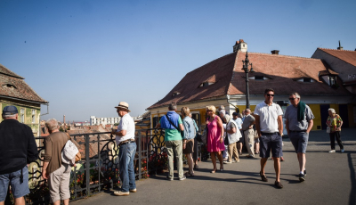 Ce le place și ce nu le place turiștilor în Sibiu: „Acoperișurile cu ochi sunt adorabile, dar parcările încurcă”