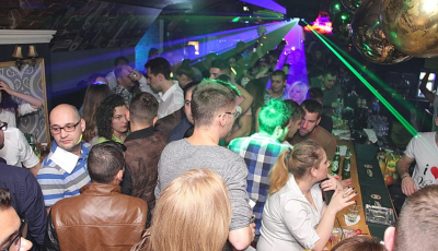 ”Mi-a luat foc o canapea în club și n-am putut-o stinge cu trei extinctoare”. Ce spun patronii de cluburi din Sibiu