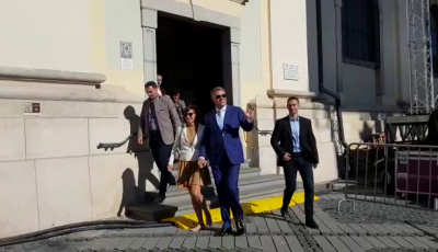 VIDEO Președintele Klaus Iohannis, alături de prima doamnă, în centrul Sibiului