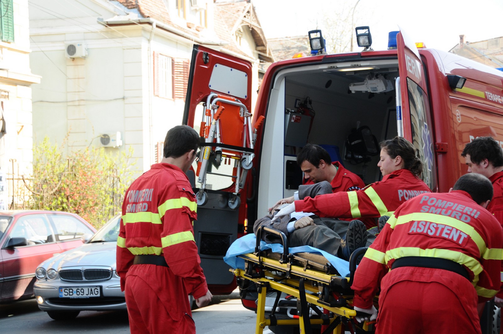 Tânăr de 27 de ani, accidentat după ce un şofer cu experienţă a întors ilegal