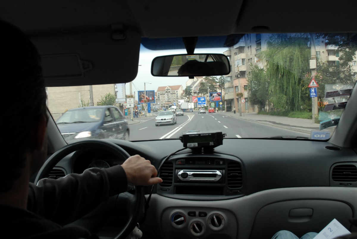 Poliția ar putea amenda șoferii care încalcă legea pe baza imaginilor realizate de alți participanți la trafic