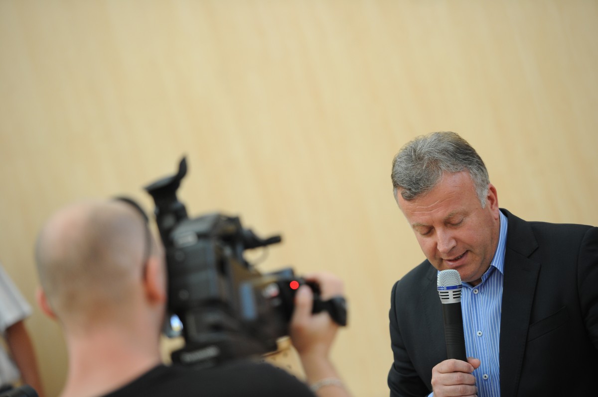 Șovăială: “Câinele moare de drum lung și Viorica Dăncilă de grija opoziției!”