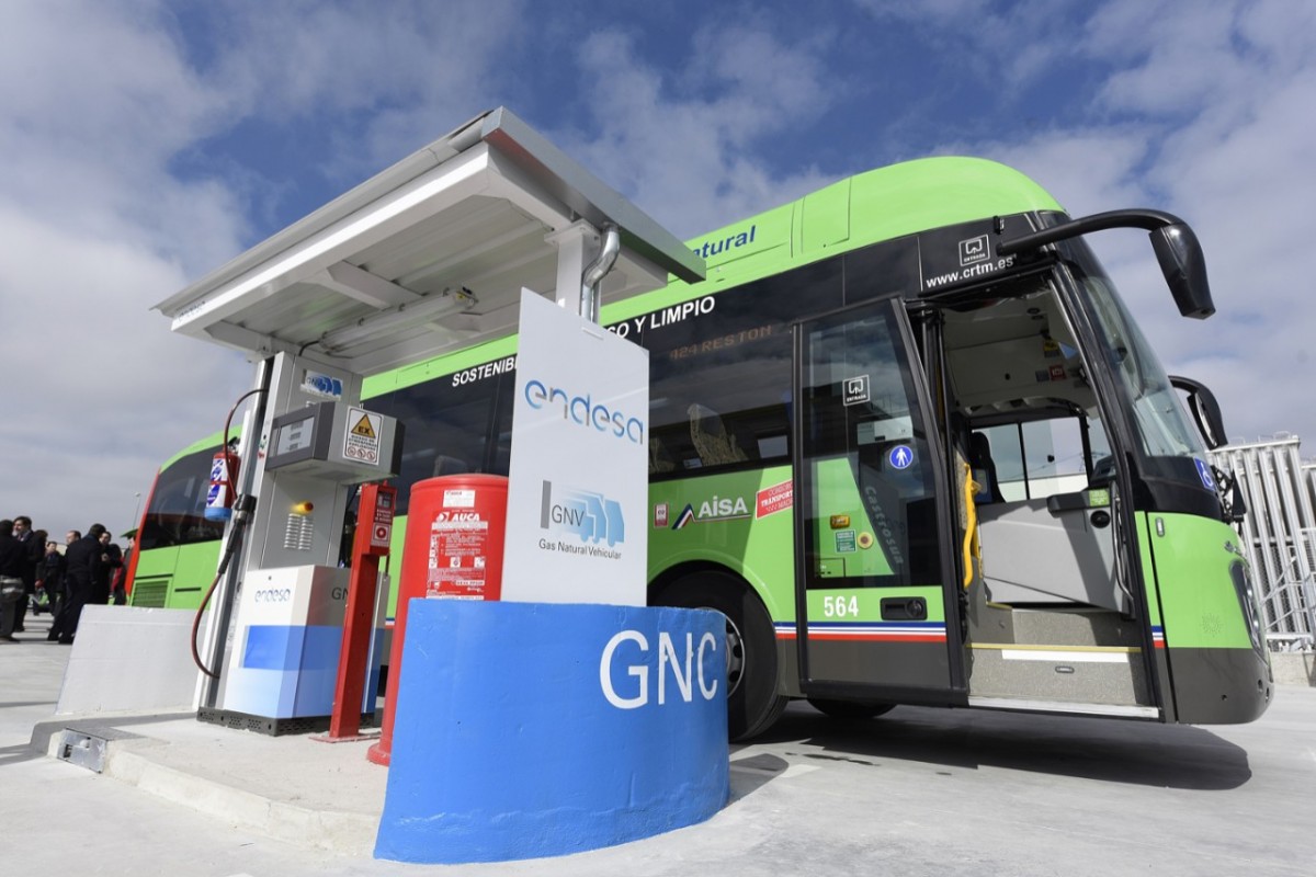 Licitație pentru prima stație de gaz natural pentru mașini în Sibiu. Primăria vrea autobuze noi pe gaz