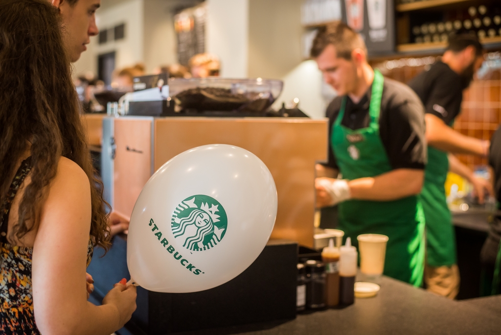 Starbucks continuă angajările la Sibiu