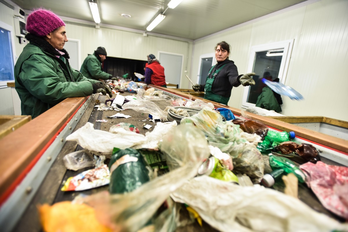 Colectare selectivă? Jumătate din deșeurile reciclabile nu pot fi valorificate din cauza lipsei tehnologiei