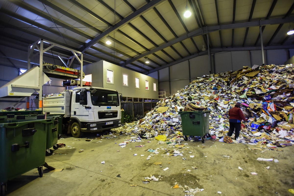 Termen, două săptămâni: colectarea selectivă a deșeurilor sibienilor caută operatori de urgență