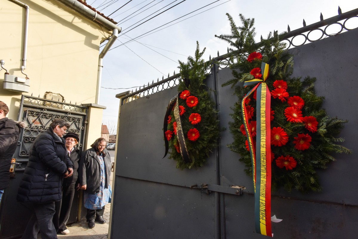 FOTO VIDEO Reculegere la casa din Slimnic, unde a copilărit Stela Popescu. „Oamenii dragi nu mor niciodată, ci se transformă în amintiri frumoase“