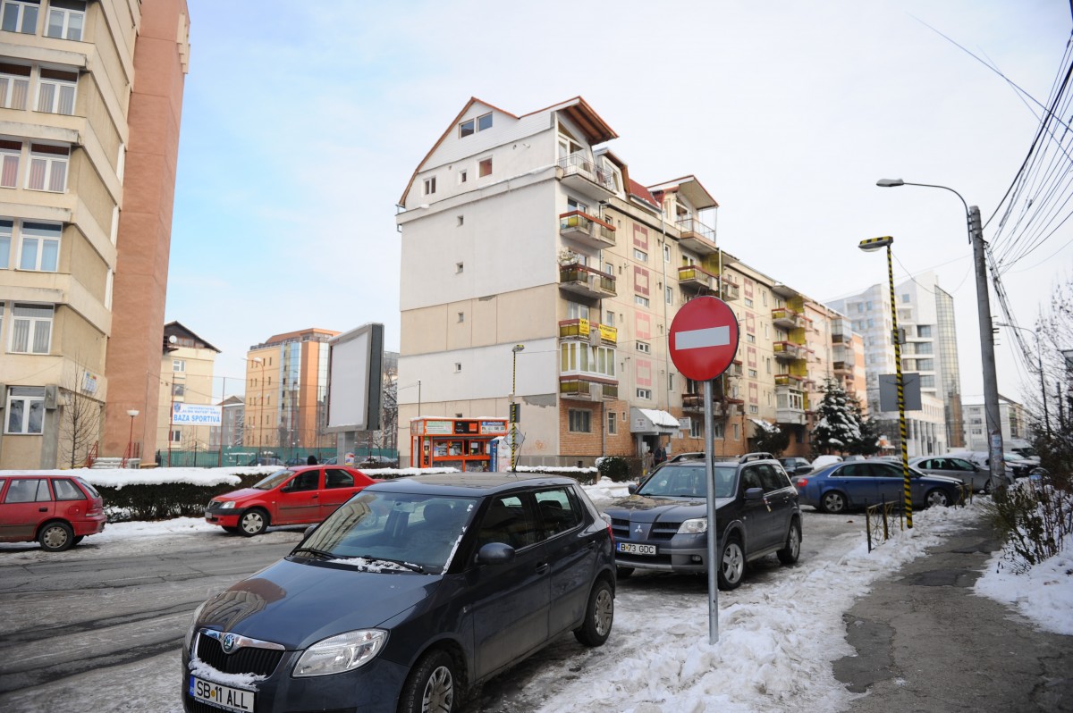 Explozie de înmatriculări în Sibiu. În oraș avem deja un loc de parcare la 3,5 mașini
