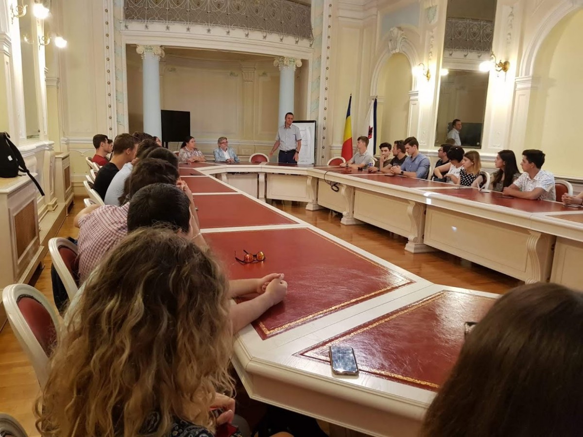 Burse de până la 8.000 de euro pentru studenții de la ULBS