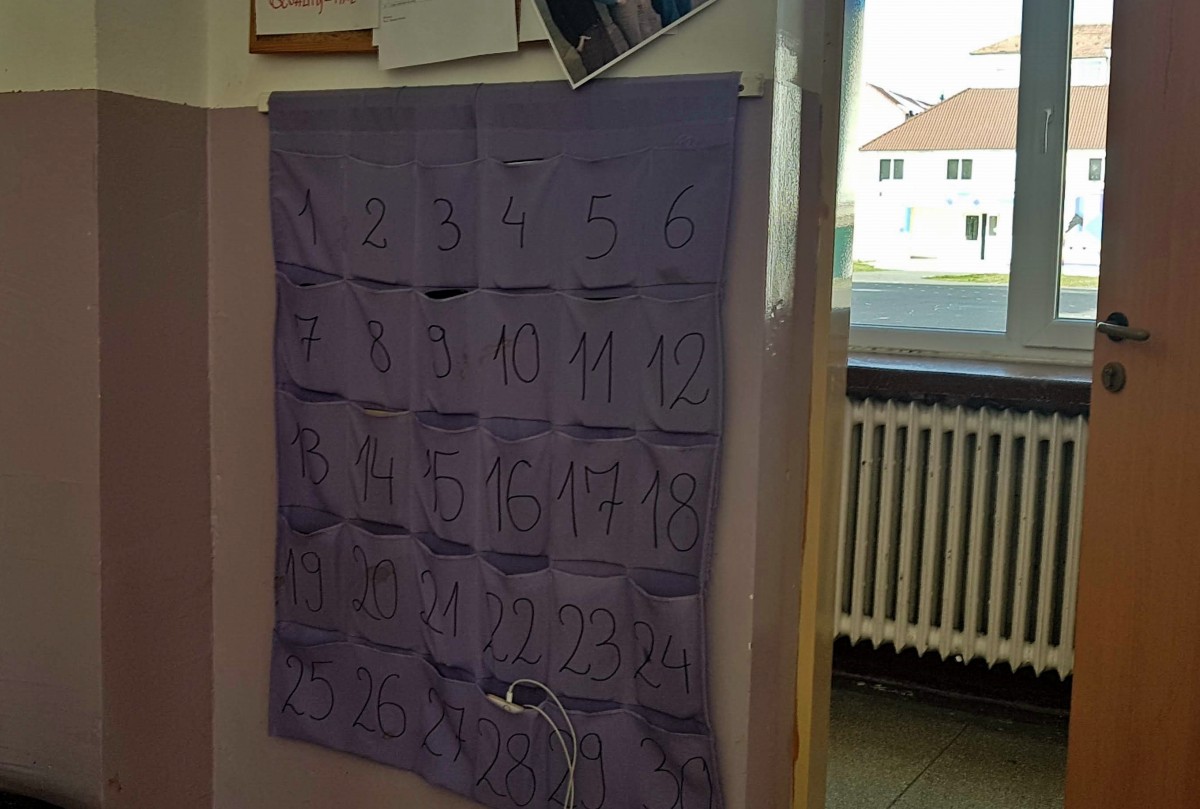 Fără telefoane în timpul orelor. Soluția găsită de Pedagogic