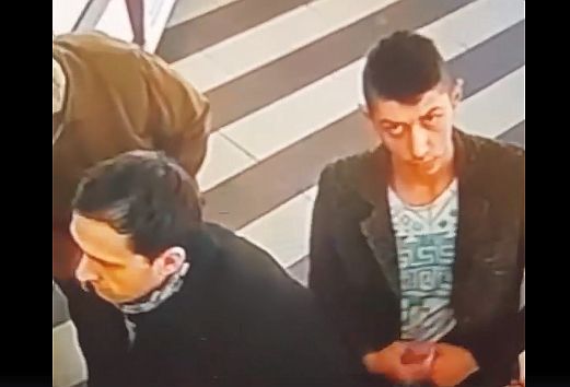 Video-Dacă îl recunoașteți pe acest tânăr anunțați Poliția. Și-a însușit un portofel într-o farmacie din Sibiu
