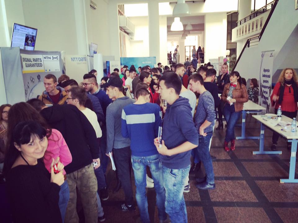 Aproximativ 1000 de persoane și-au căutat un job la Career Expo