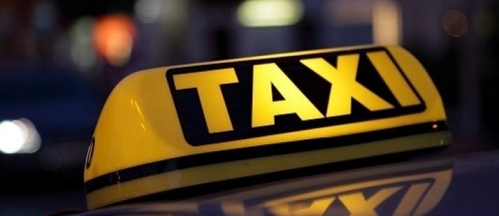 Taximetrist prins băut la volan, în mijlocul zilei. S-a ales cu dosar penal