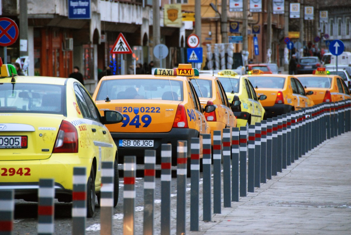 Cine și-a uitat telefonul duminică seara în taxi îl găsește la Poliție