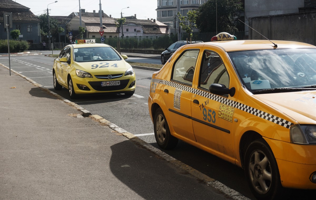 Cum explică taximetriștii sibieni creșterea prețurilor: „Nu câștigăm mai mult pentru noi”