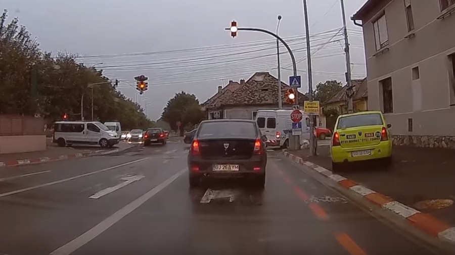 SB 06 SXH. Taximetristul de la 963 de care e bine să te ferești mai ales pe trotuar | Video