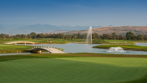 În județul Alba, la o oră de Sibiu, se deschide cel mai mare resort de golf din România