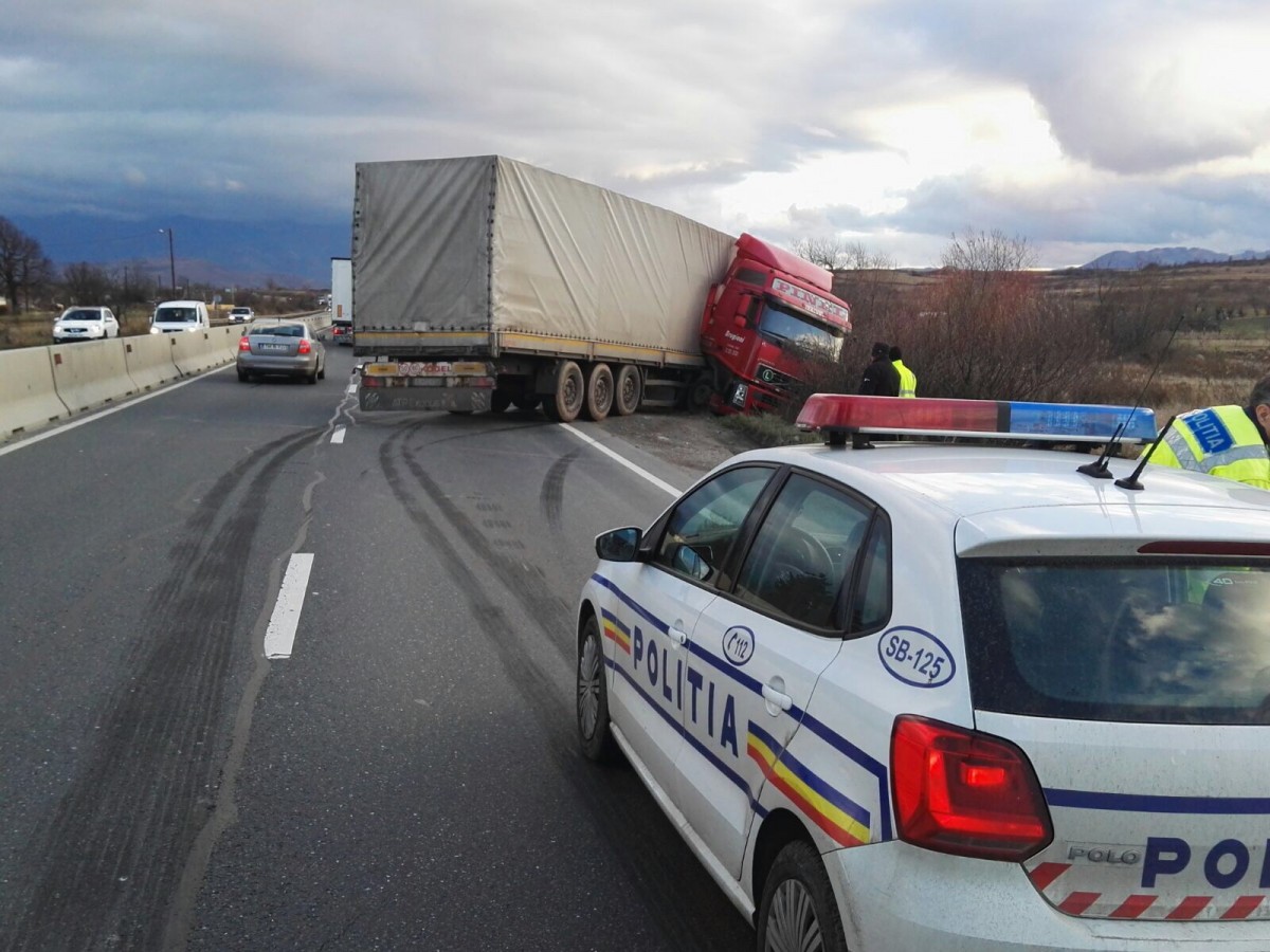 TIR derapat la Veștem. Trafic retricționat pe DN 1