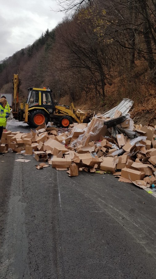 Două accidente pe Valea Oltului. Trafic îngreunat