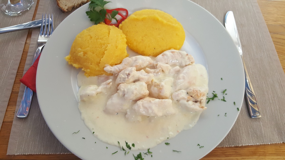 La singurul restaurant din Biertan, birjar!
