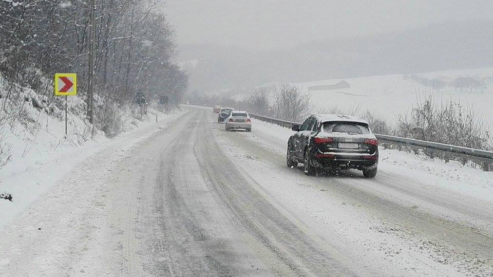 FOTO – Cum se circulă pe drumurile din județ. Pe Sibiul-Mediaș e cel mai greu