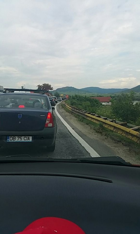 Rute alternative recomandate de polițiști pentru a evita aglomerația pe Valea Oltului