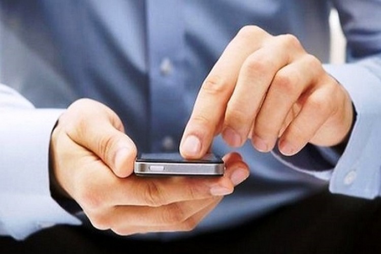 Cât timp vorbim, în medie, la telefon zilnic şi de câte ori atingem ecranul acestuia