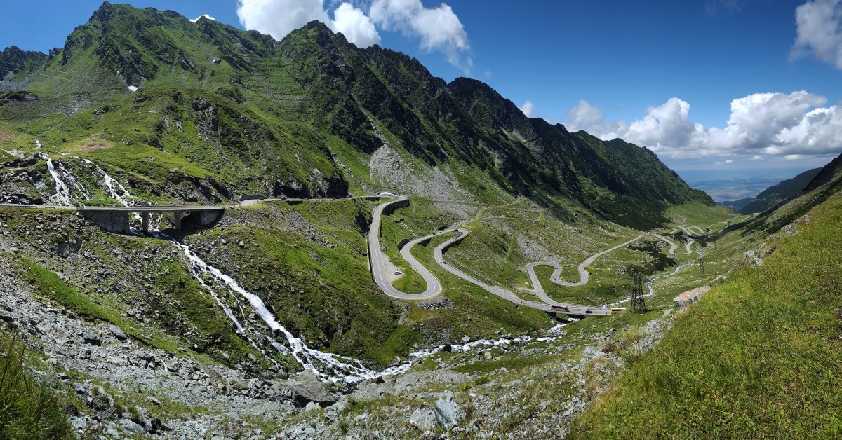 O tânără din Lituania, lovită pe bicicletă pe Transfăgărășan. Șoferul nu a oprit