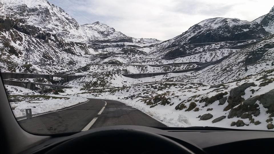 Cum se circulă pe drumurile din județ. Transfăgărășanul este deszăpezit