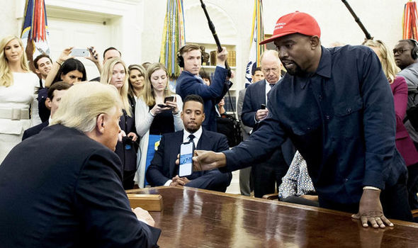 VIDEO Kanye West a dezvăluit întâmplător parola de la iPhone-ul său. O veți ghici din prima