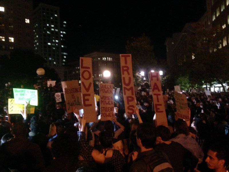 Proteste de amploare în SUA faţă de victoria lui Donald Trump