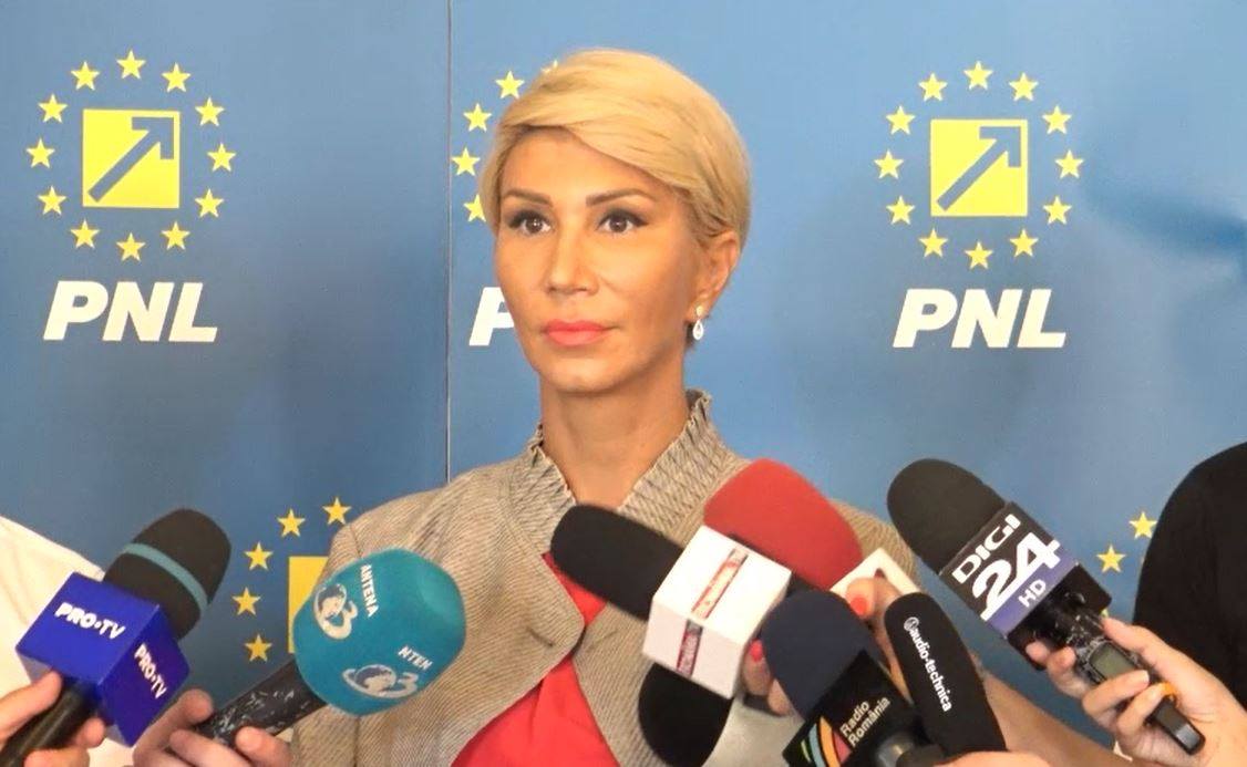 Opoziția se unește. Raluca Turcan, propusă de PNL, USR și PMP pentru șefia Camerei Deputaților