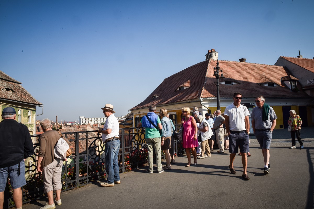 Ce le place și ce nu le place turiștilor în Sibiu: „Acoperișurile cu ochi sunt adorabile, dar parcările încurcă”