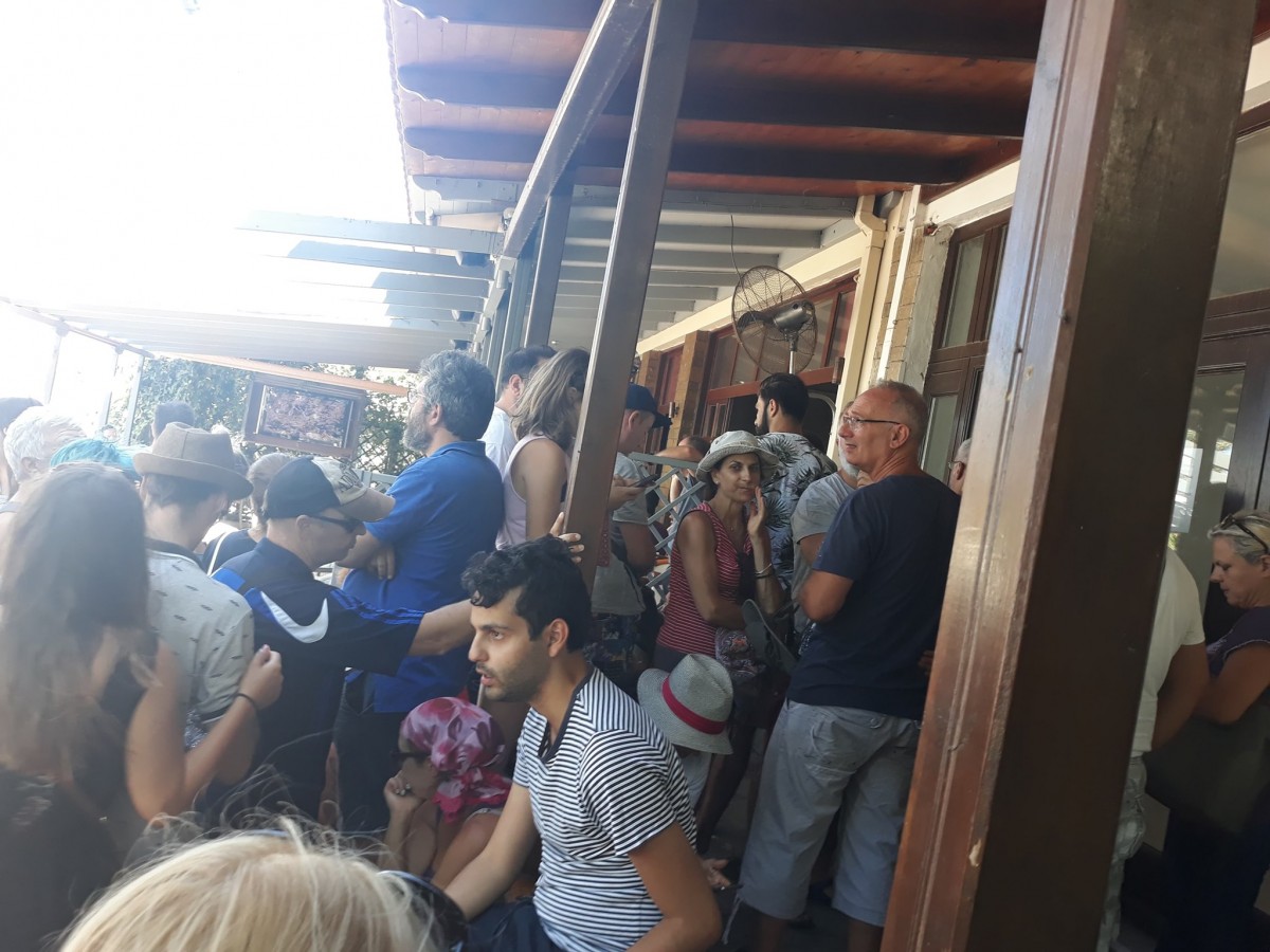Experiența de vacanță pe insula grecească rămasă izolată: “ce nesimțiți... era o confuzie totală“