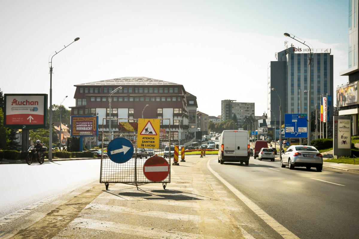 Separatoarele sensurilor de circulație de pe tronsonul Piața Unirii – Andrei Șaguna – Morilor vor fi reamenajate (CP)