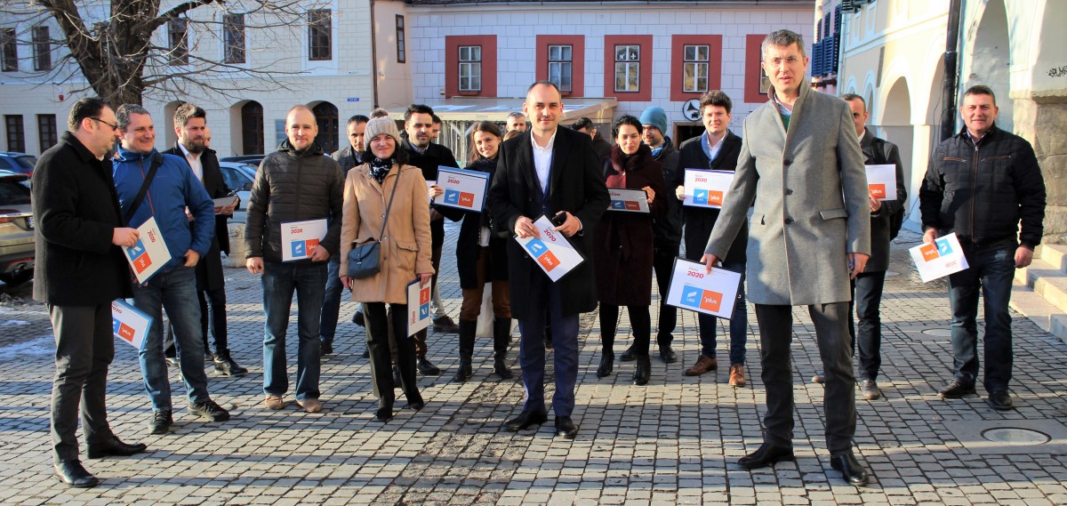 Președintele USR Dan Barna, Nicu Ștefănuță, candidat euro USR PLUS și USR Sibiu vă doresc Sărbători Pascale Fericite!