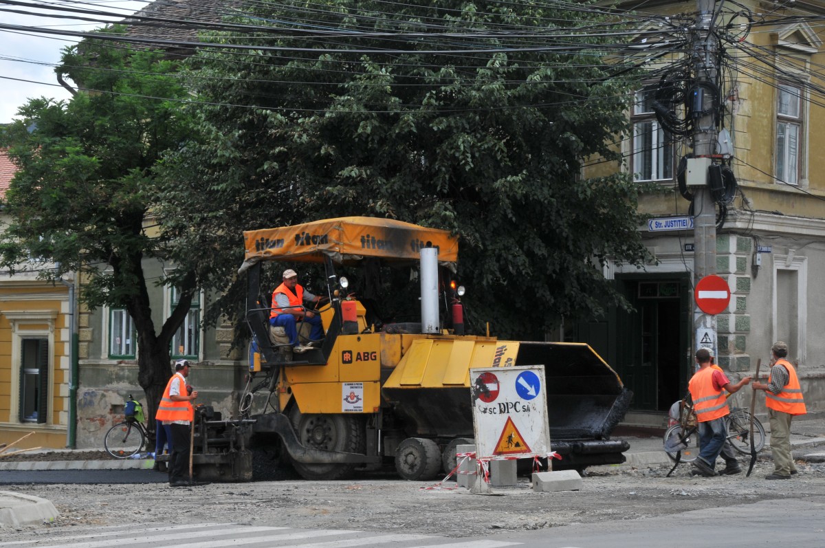 Firma Sibiului care a asfaltat străzile orașului timp de 15 ani, scoasă la vânzare pentru 22 de milioane de lei