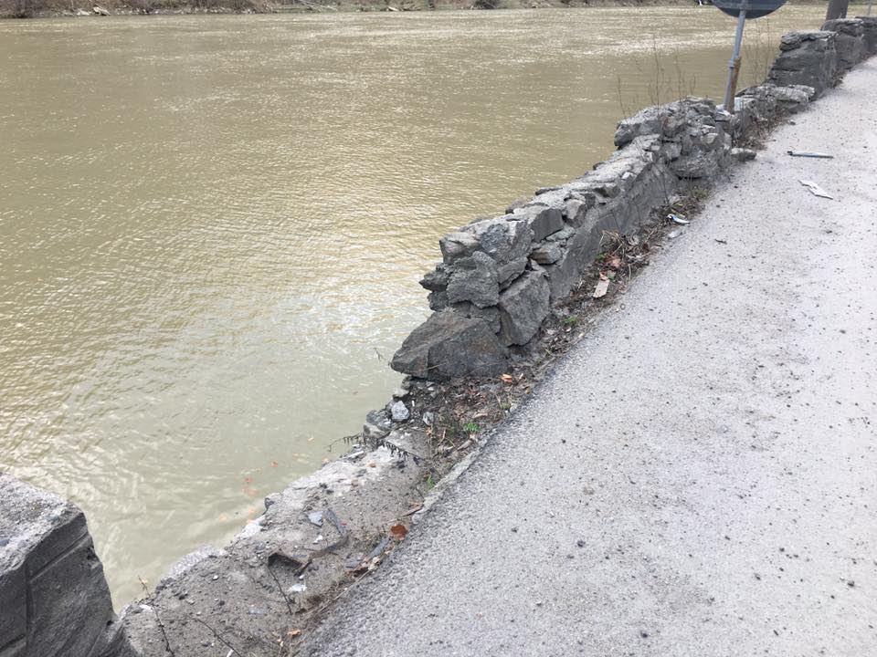 11 morți pe Valea Oltului în 2018. Parapetul de beton a dispărut