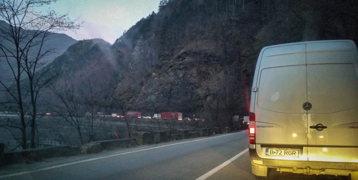 Trafic restricționat pe Valea Oltului mai bine de o lună. Reîncep lucrările la Viaductul Cârligu Mic