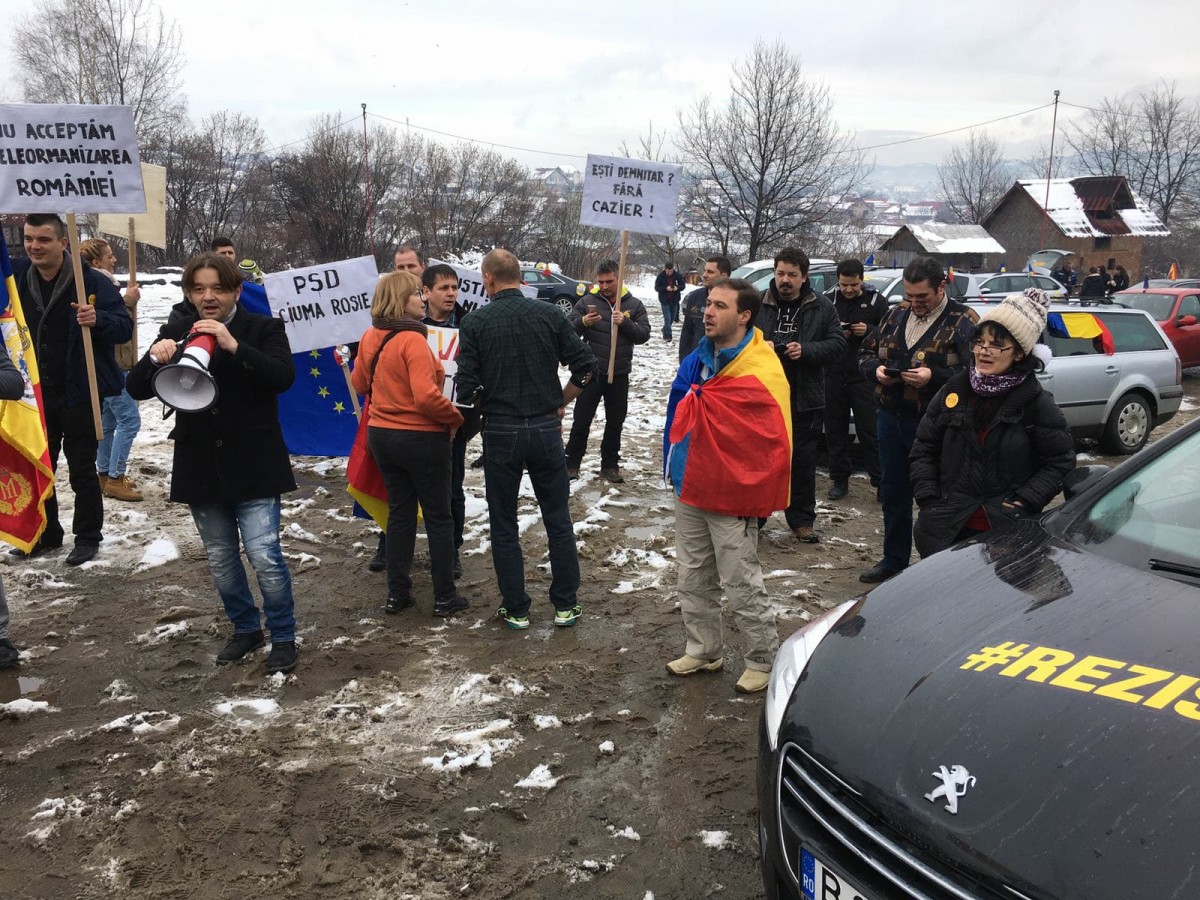 FOTO, VIDEO Protestatarii din țară, joncțiune la Tălmaciu. Cei care au plecat cu trenul au ajuns pe Kiseleff