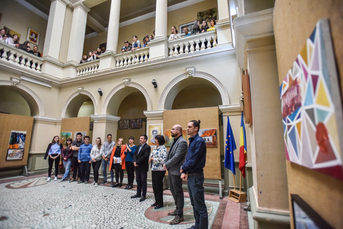 Pictori în Rășinari. Expoziție la Liceul de Arte FOTO