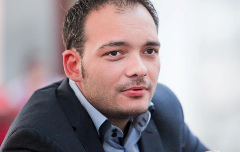 Liberalii iau atitudine: ”Afară! Cu pieptul în față și dosul în spate”