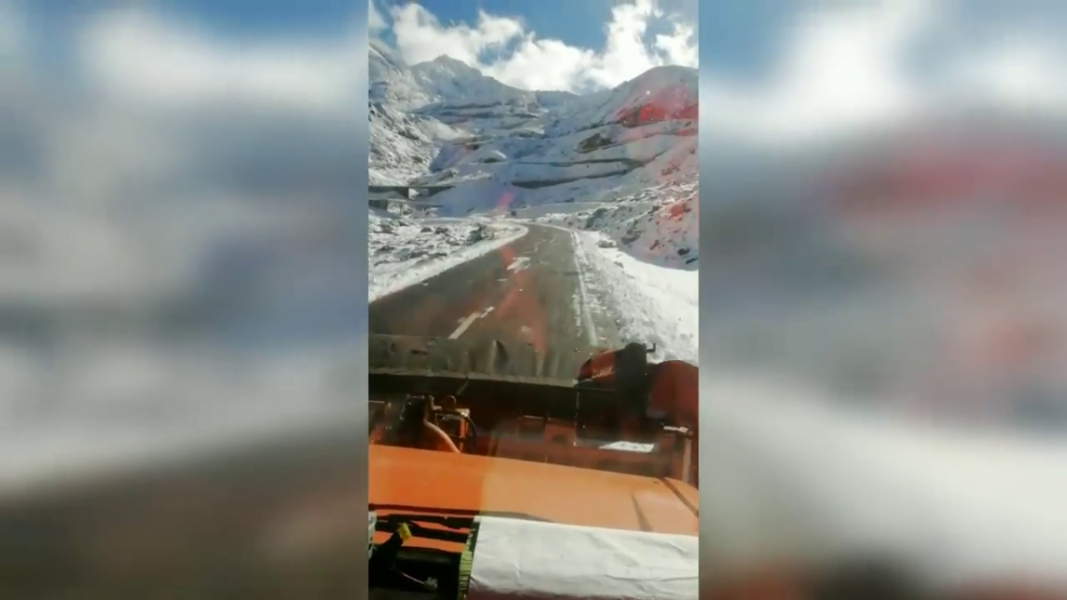 Transfăgărășanul se închide curând. Drumul a fost deszăpezit constant în ultimele 24 de ore