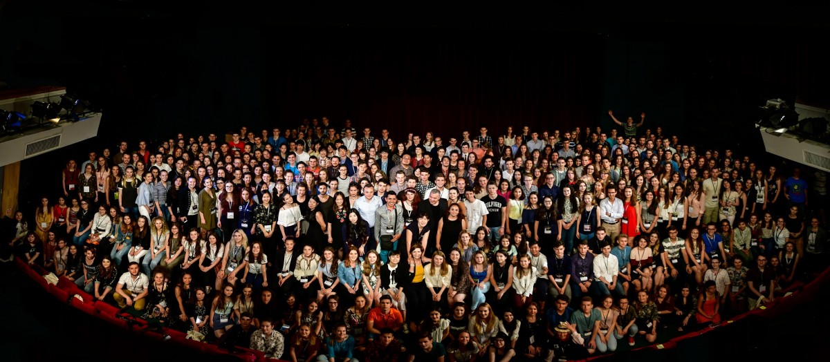 Ceilalți ”muncitori” ai FITS-ului: voluntarii. De la 16, la 65 de ani