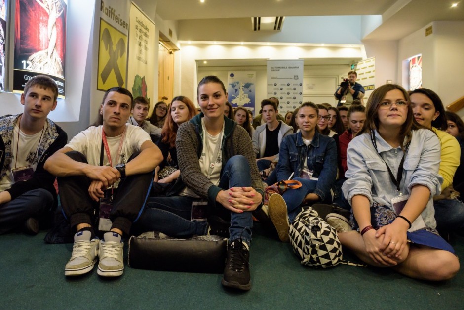 Se prelungește perioada de înscrieri pentru Programul de Voluntariat la FITS 2016